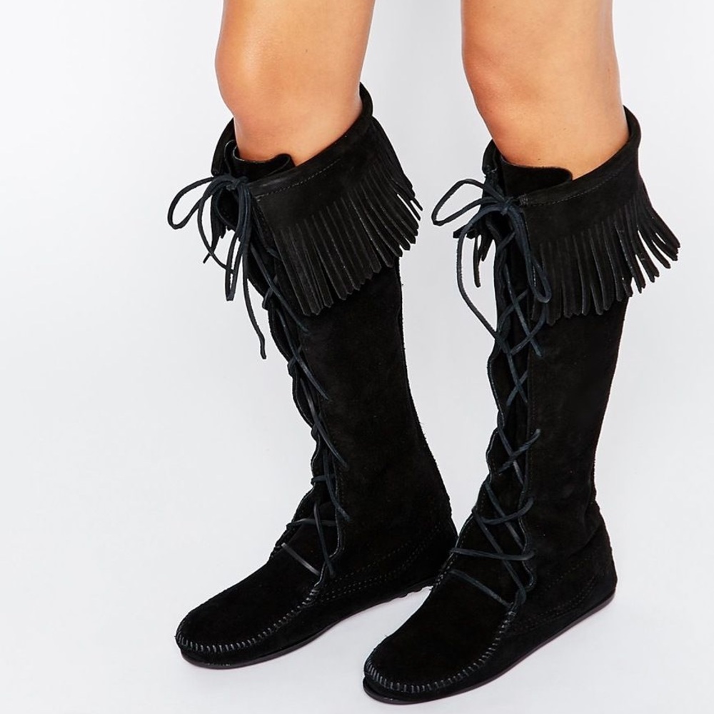 Minnetonka Front Lace Fringe Boot, Size 8 (Black)